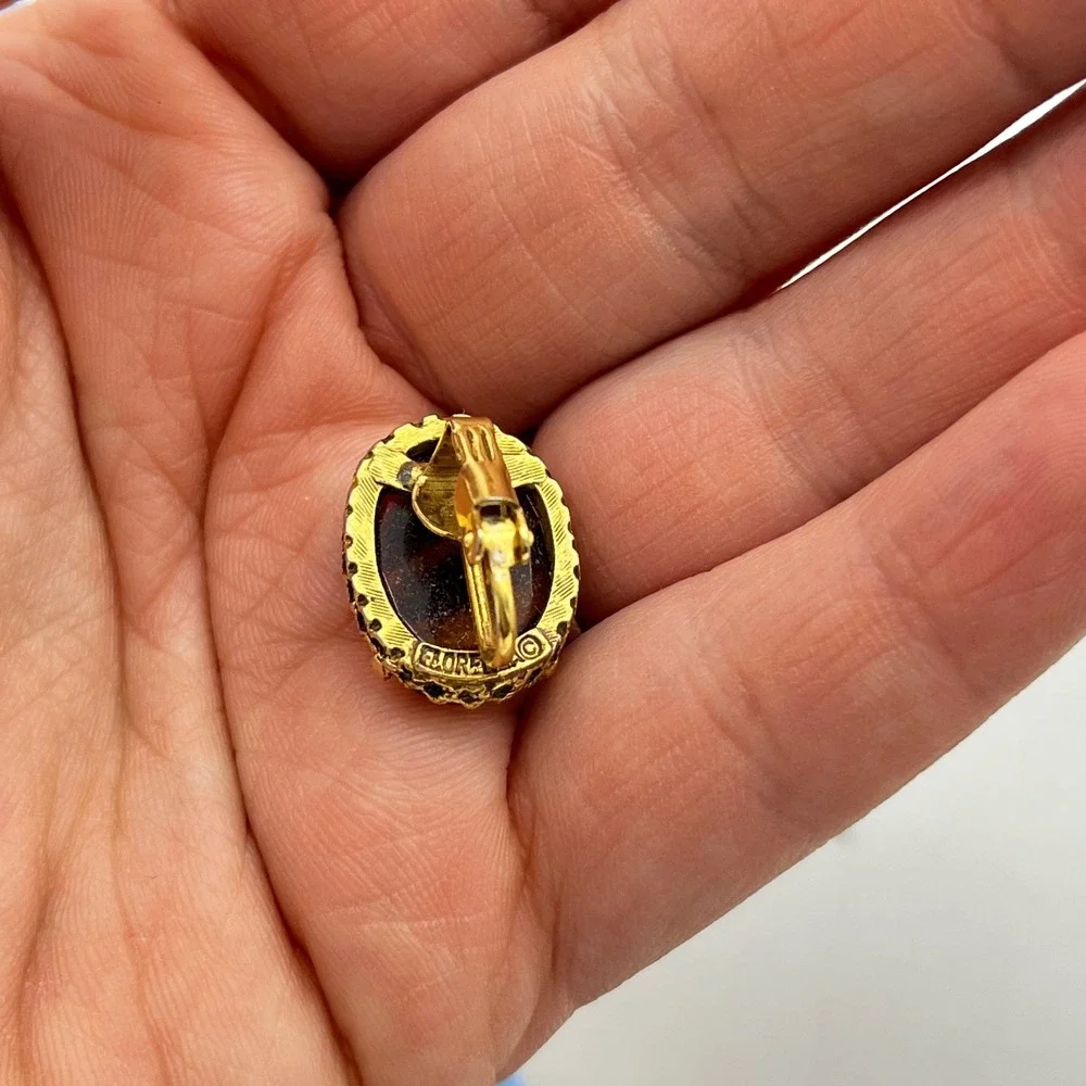 Vintage Florenza Signed Root Beer Cameo Clip On Earrings Gold Tone‎